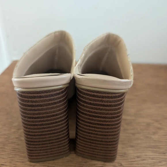 Elegant Beige Block Heel Mules - Picture 4 of 7